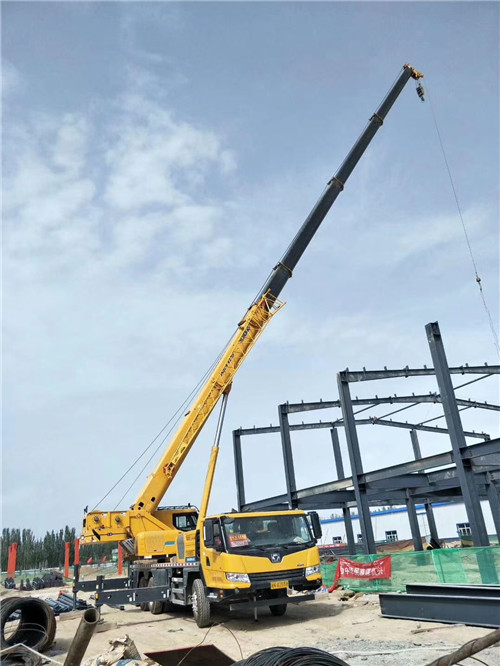 松滋市超高层建筑钢结构吊装案例